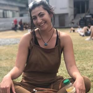 Meet your Posher, Simona